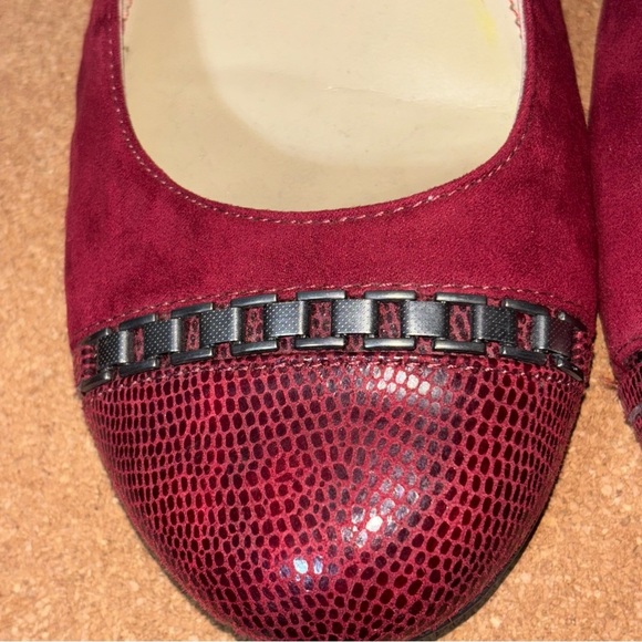 Naturalizer Burgundy Flats Size 8 Embellished Toe Faux Suede - Picture 5 of 7